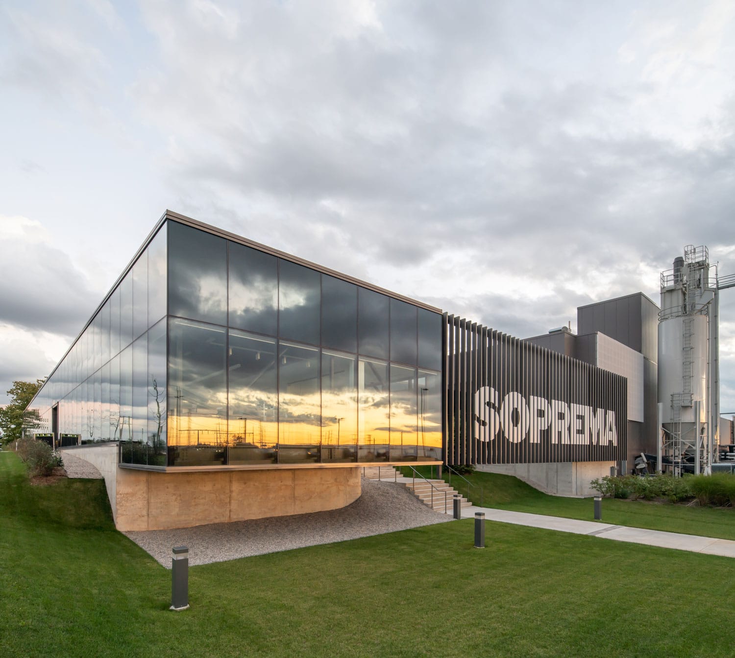 factory-soprema-lemay-architecture-design-sustainability-industrial-glass