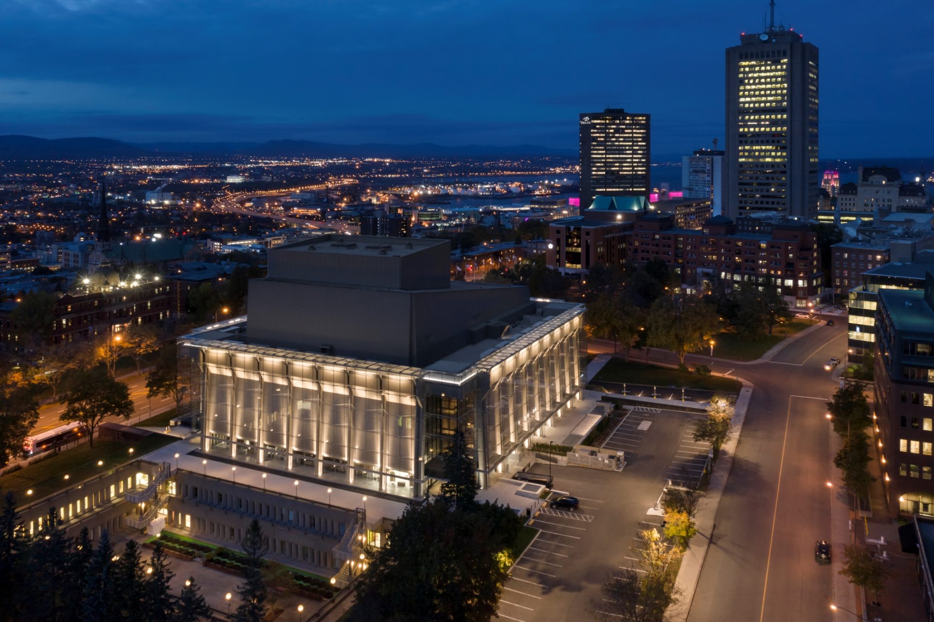 Grand-Theatre-Quebec-Lemay-Atelier-21-Architecture-Conservation-Credit StephaneGroleau-glass facade casing-night view-Drone-10