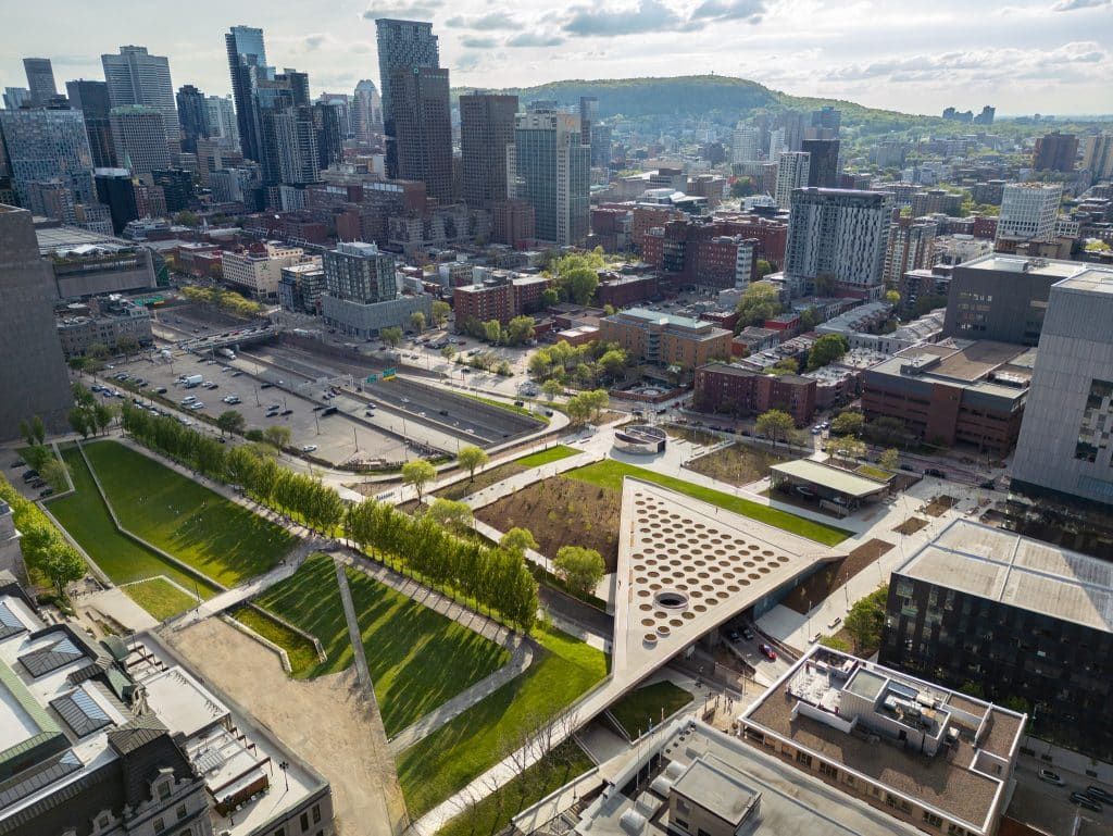 Montréal inaugure la Place des Montréalaises, un hommage inédit aux femmes