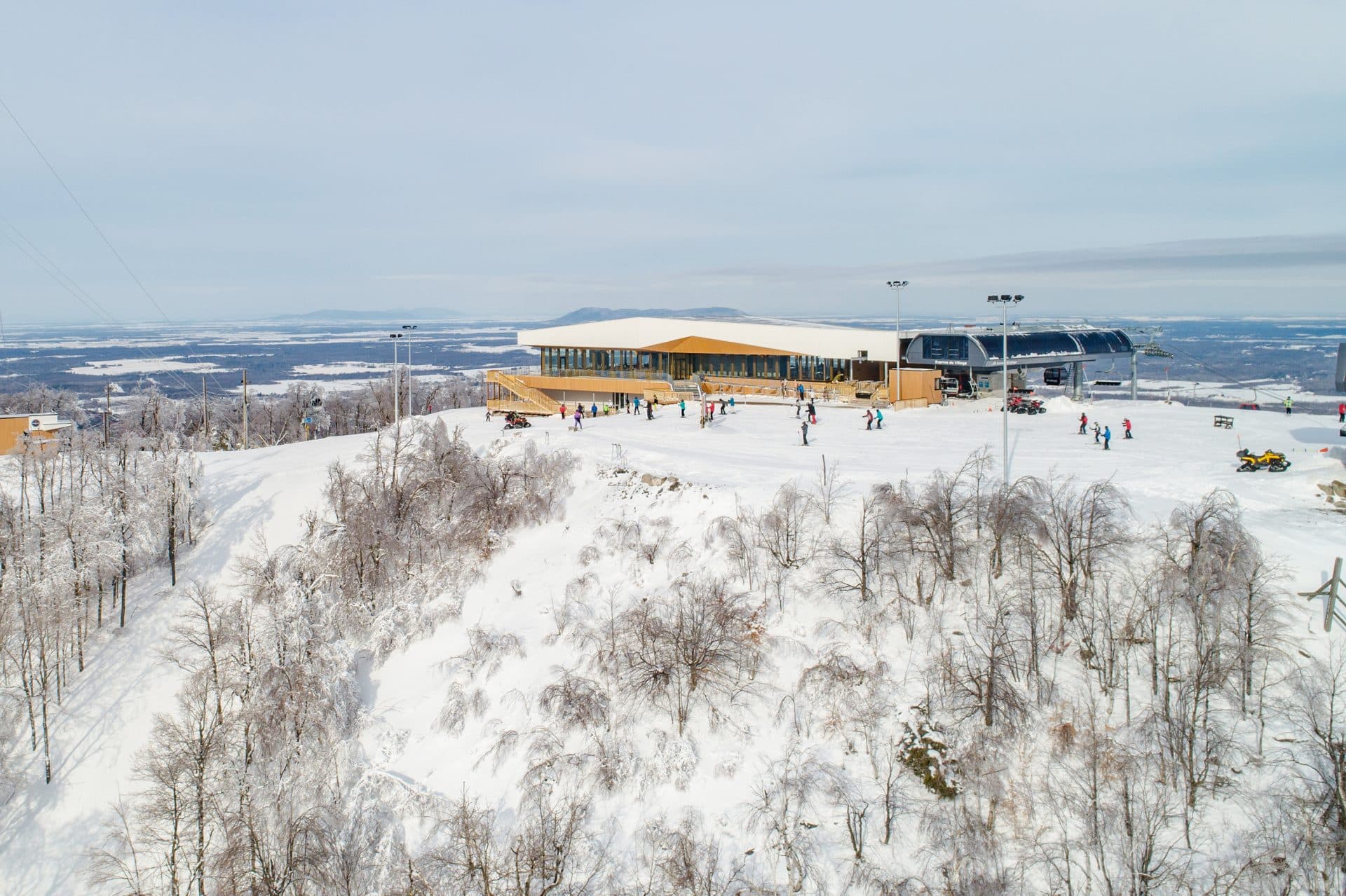 bromont-ski-chalet-architecture-lemay-montreal-wood-leisure-and-entertainment-1