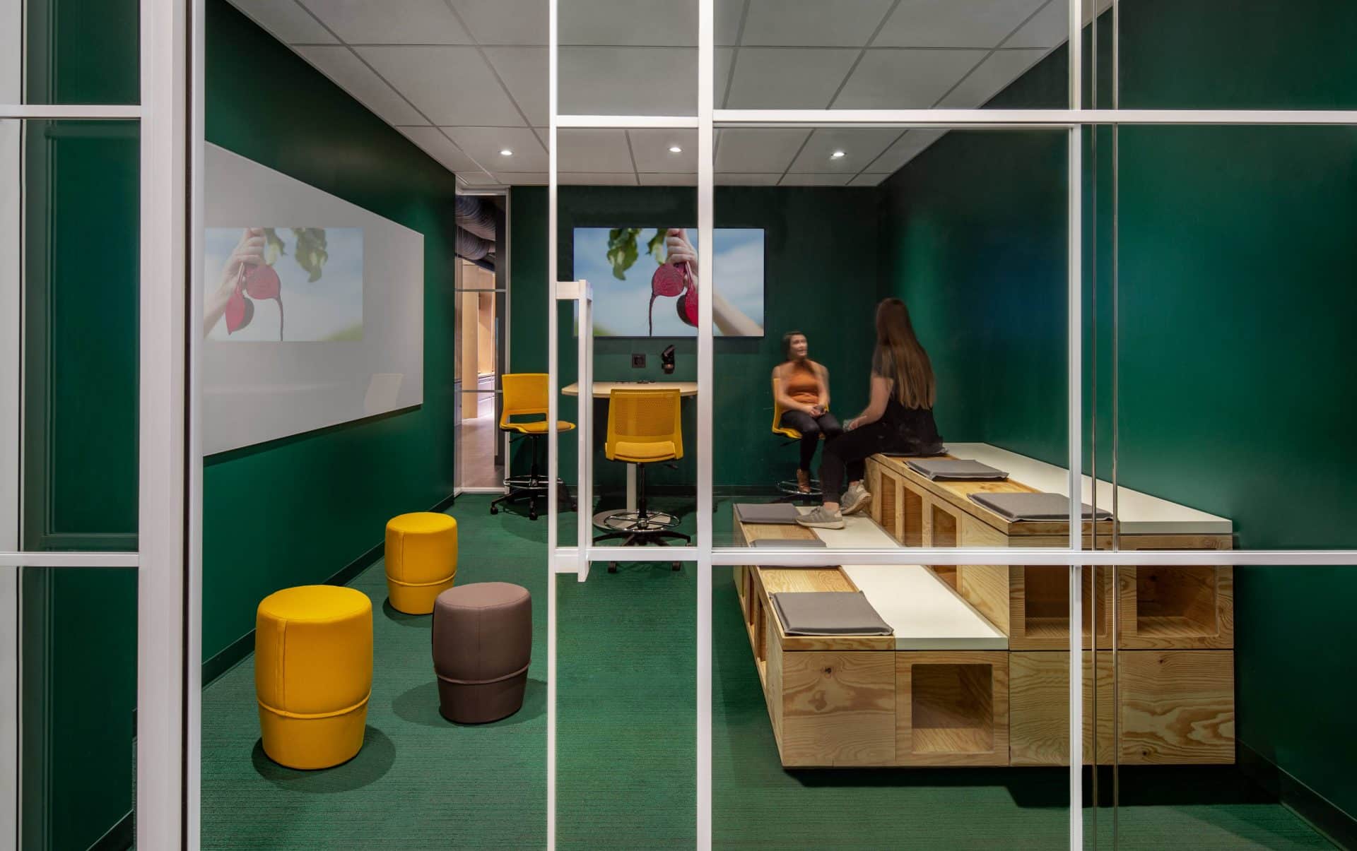 Bonduelle-Office-Biophilic-Brossard-Lemay-Architecture-Design-credit_Claude-SimonLanglois_Conference room