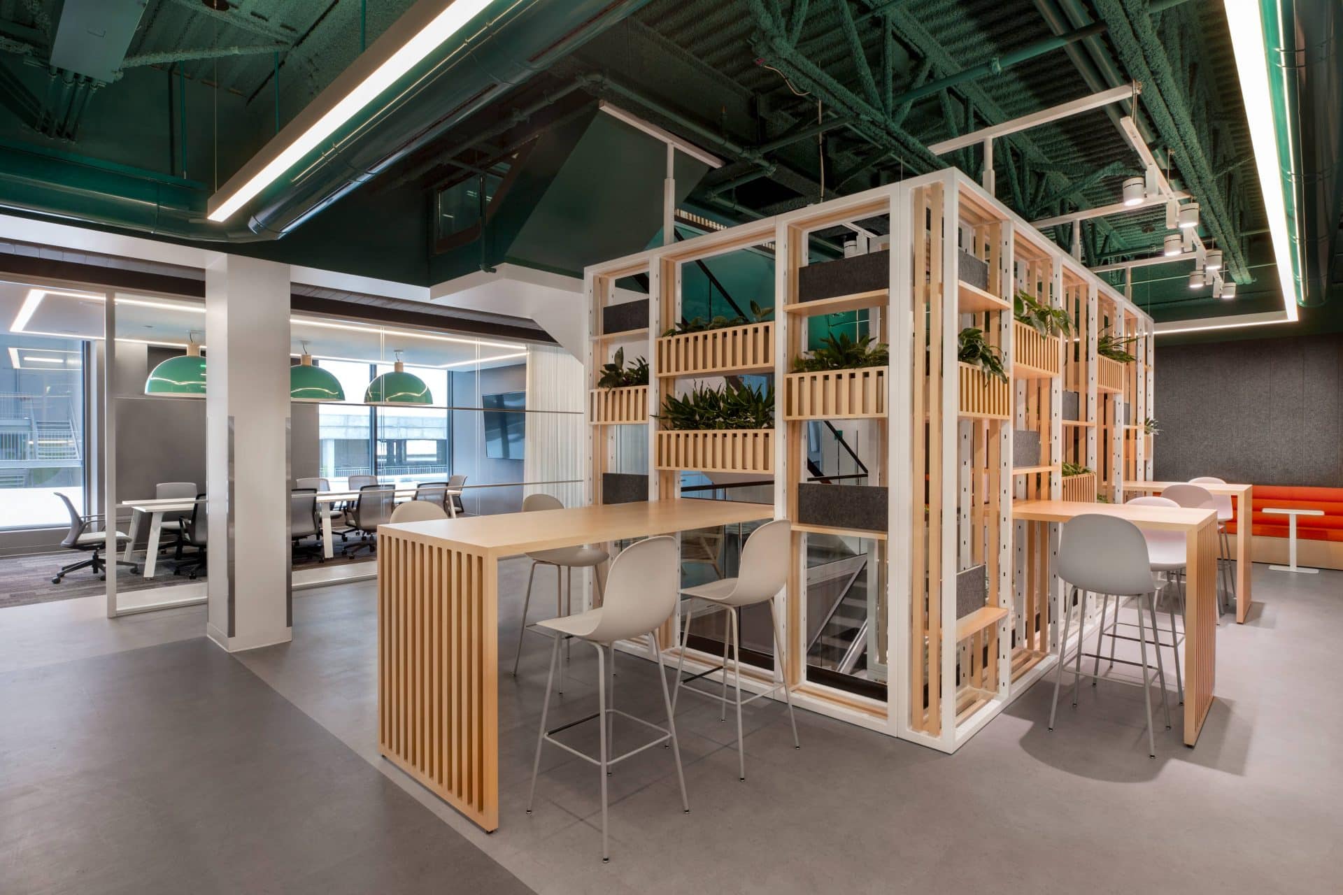 Bonduelle-Office-Biophilic-Brossard-Lemay-Architecture-Design-credit_Claude-SimonLanglois_High table