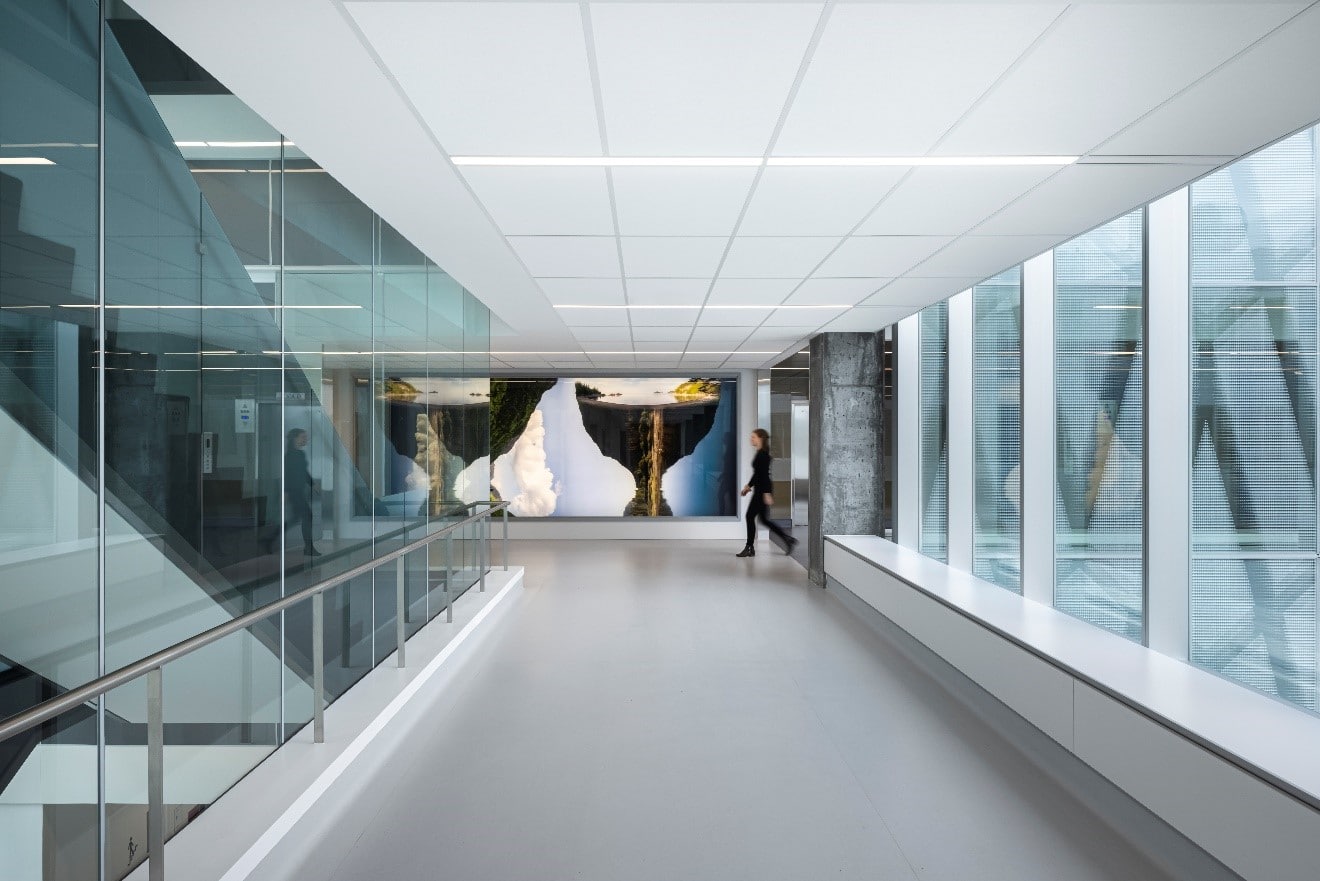 CHUQ-Healthcare-Quebec-Architecture-Design-Lemay-Hallway