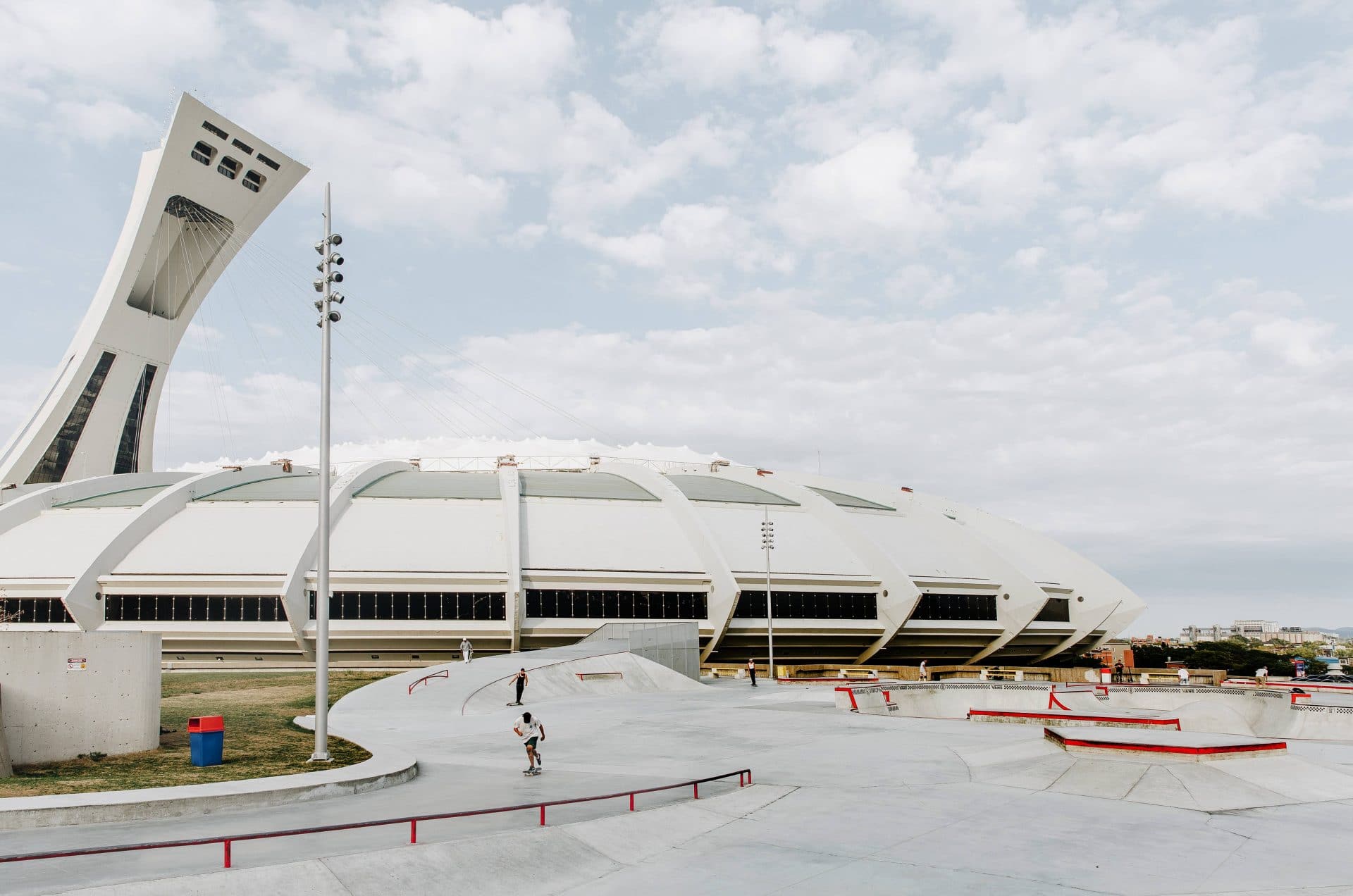Skatepark Olympique_Lemay_Architecture_Design_Montreal_vue avec stade