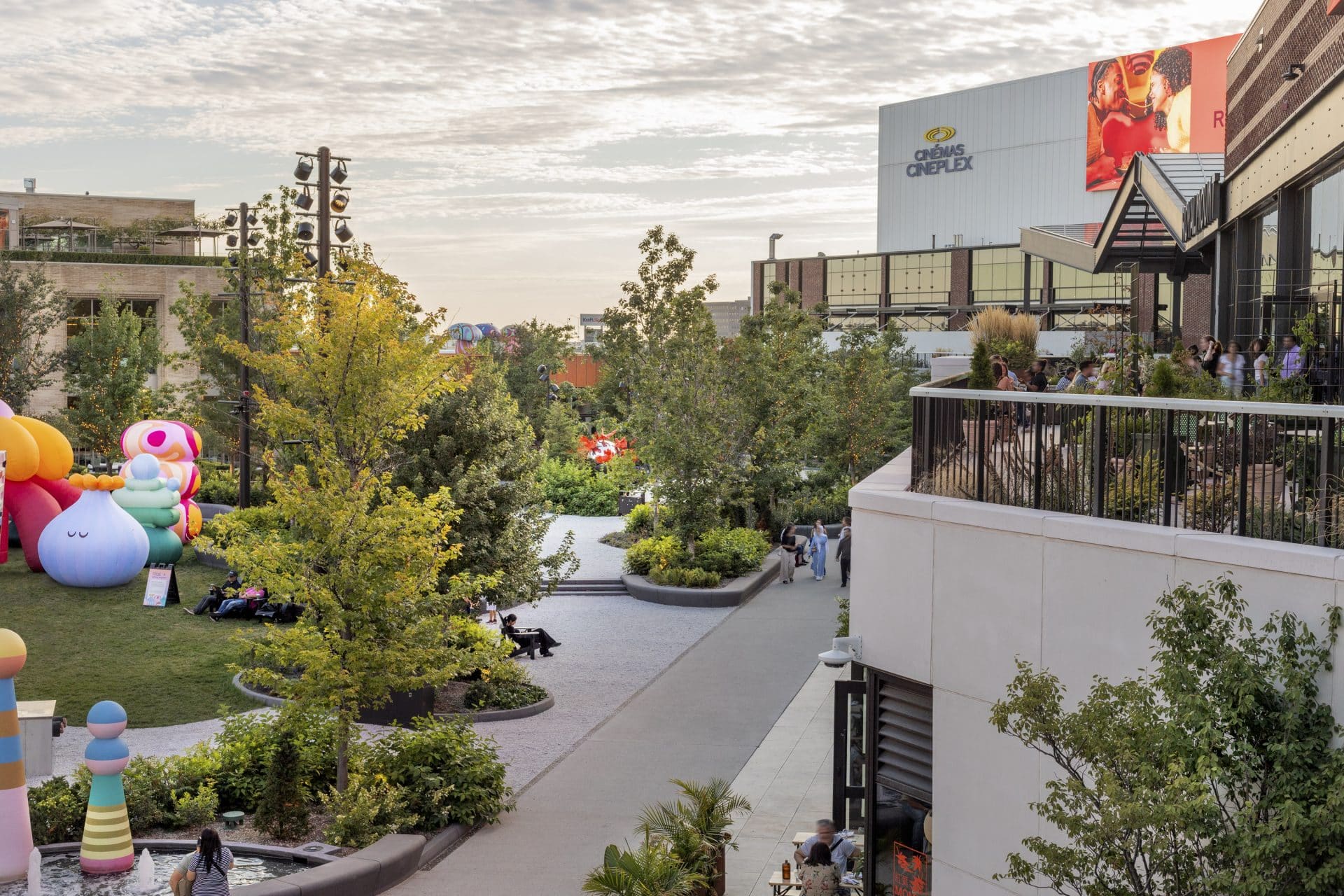 royalmount-piazza-lemay-credit-frederic-bouchard-3