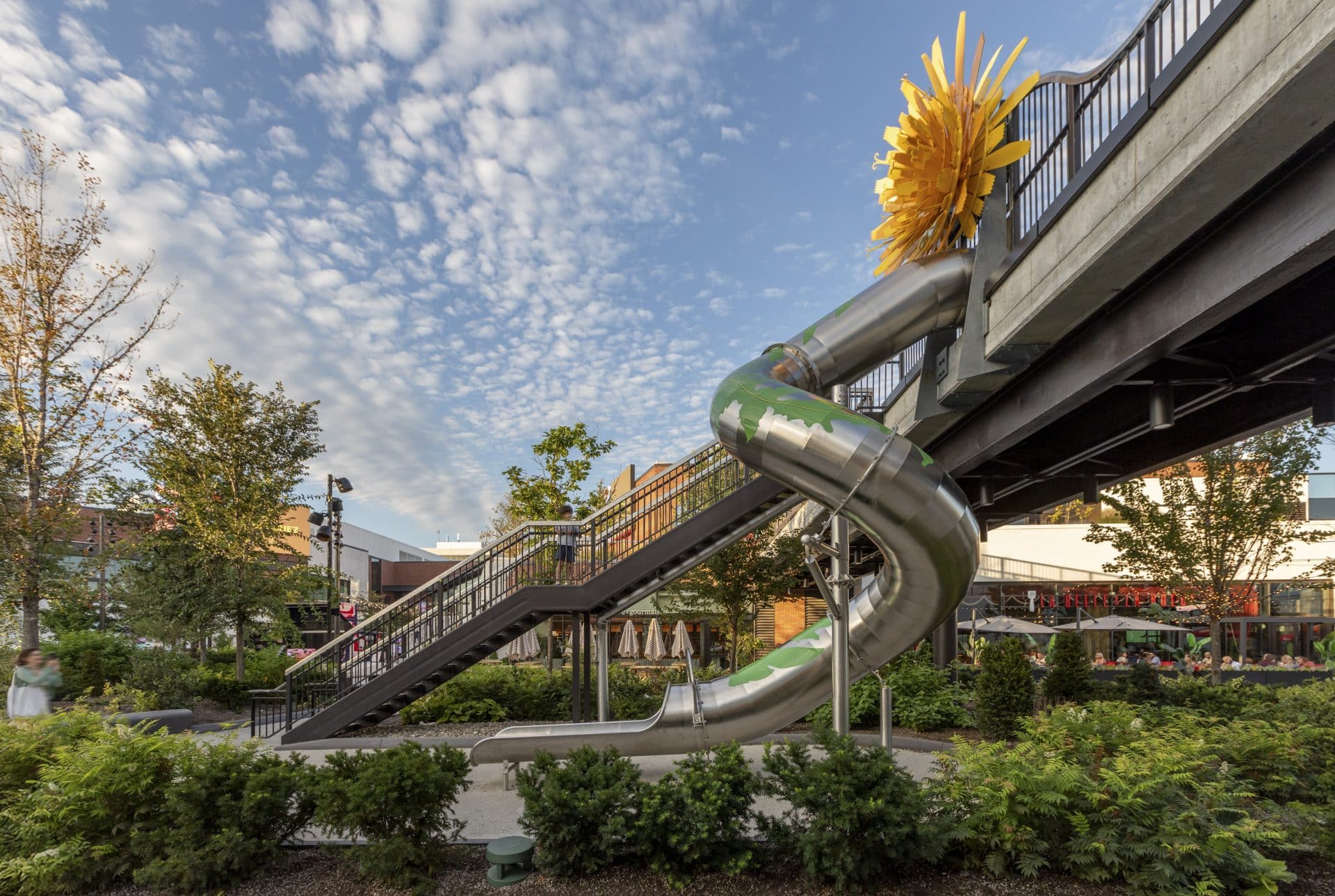 royalmount-piazza-lemay-credit-frederic-bouchard-5