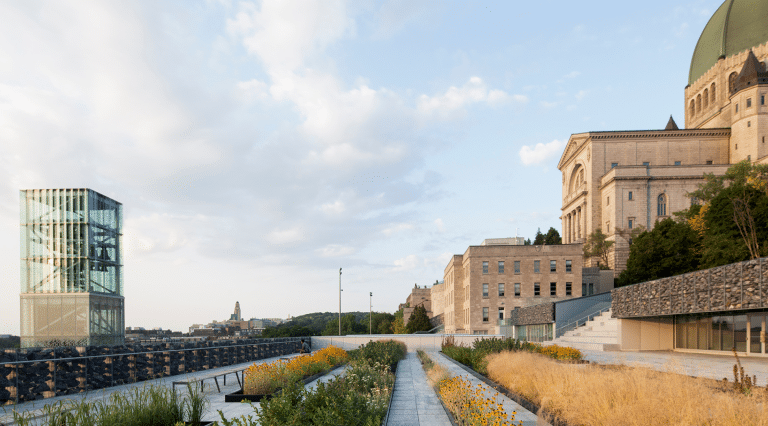 Le Pavillon d&rsquo;accueil de l&rsquo;Oratoire Saint-Joseph remporte le prix du public aux AZ Awards 2026